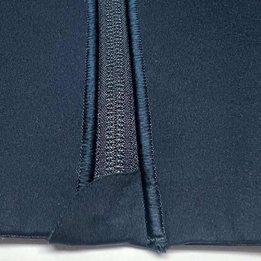 LULULEMON Dark Navy Zip Front Sports Bra Strappy Back Medium Support No Size Tag - Picture 15 of 16